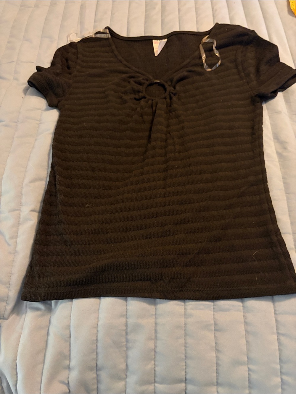 No Boundaries Black Short-Sleeve Ribbed Top with Front Ring